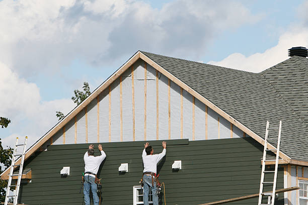 Professional Vinyl Siding technician working in Roseville, OH